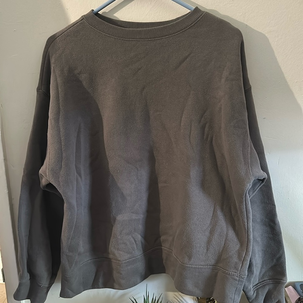 Mocha brown women’s crewneck
